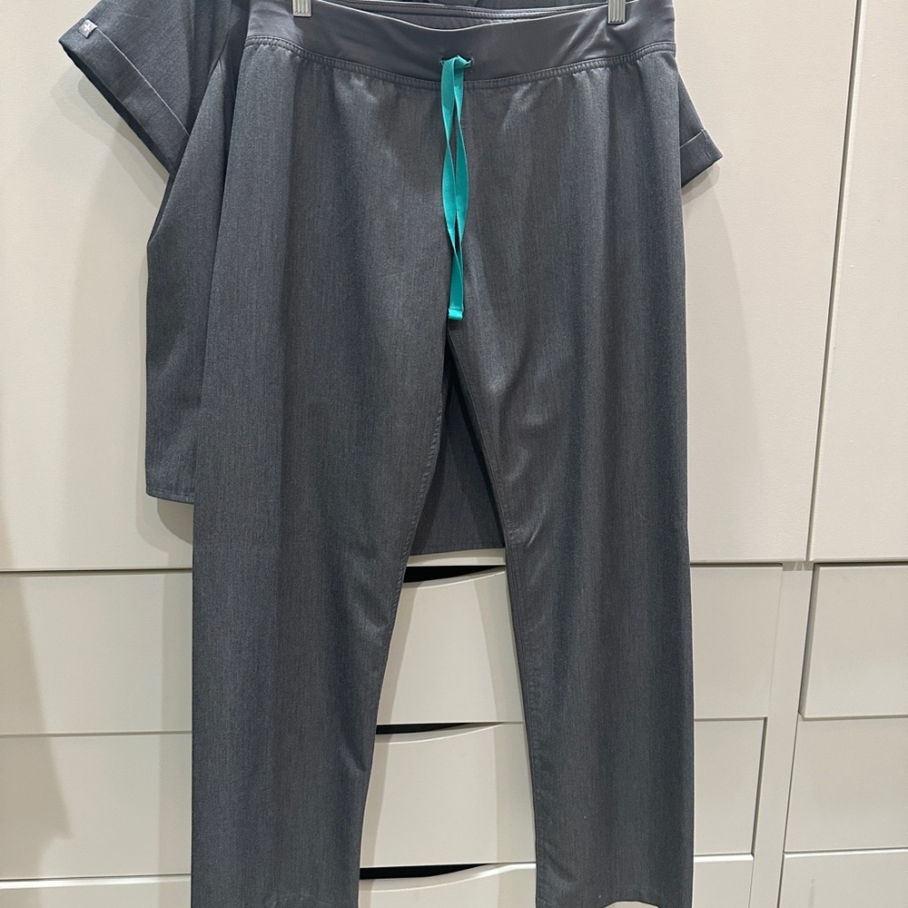 Figs. Medium top and bottom.